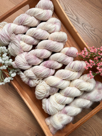 Featherlight DK