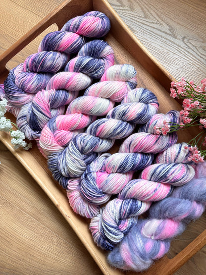 Featherlight DK