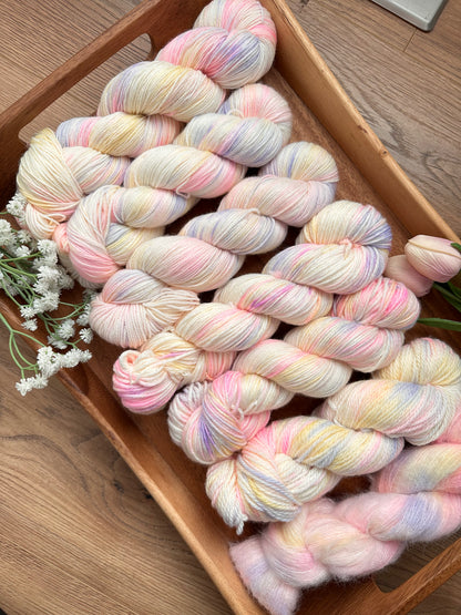 Featherlight DK